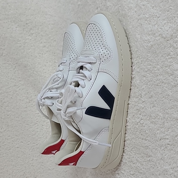 VEJA Women's V-10 Low Top Sneakers 5 - Picture 4 of 9